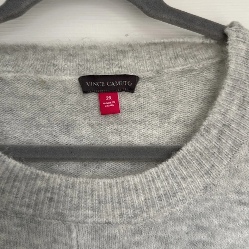 Vince Camuto sweater SOFT - Picture 2 of 5